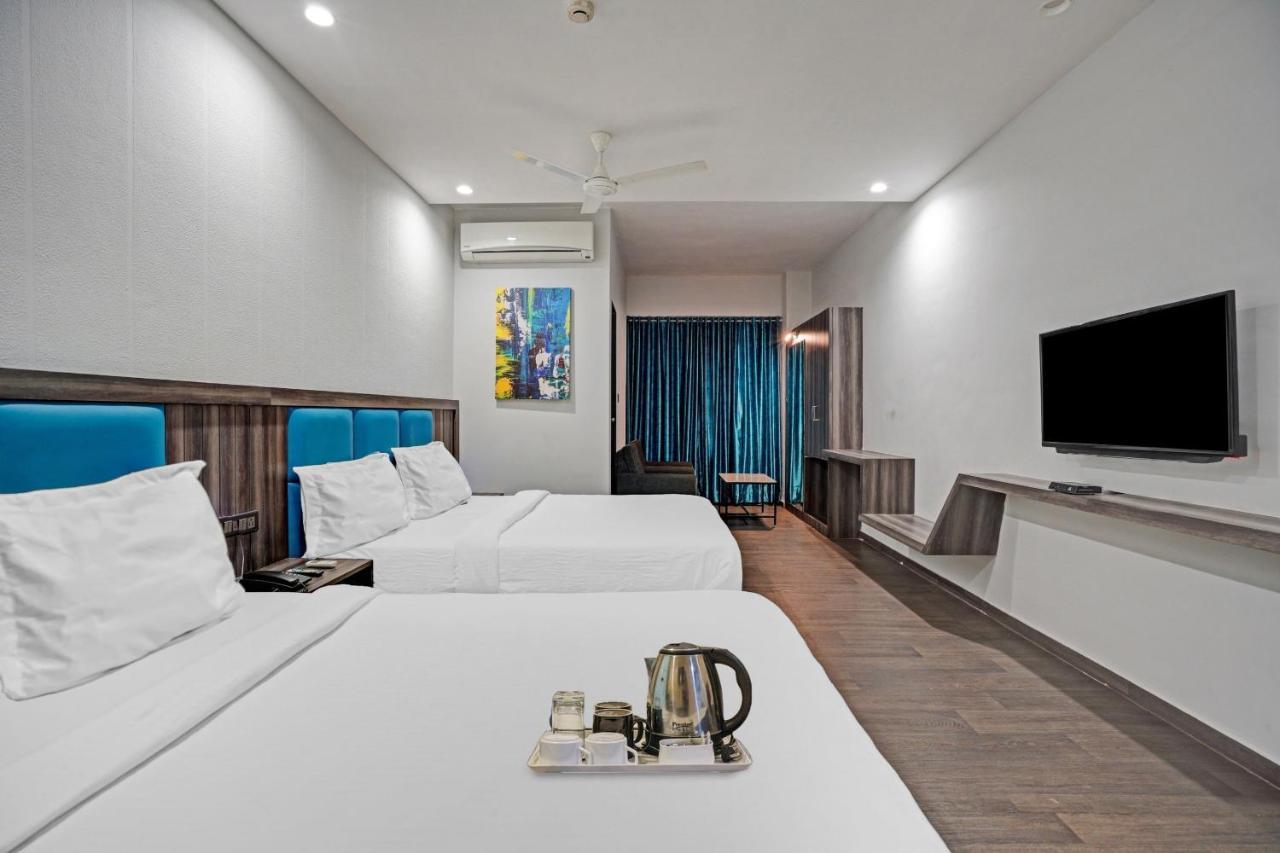 Super Oyo Townhouse 639 Hotel Citadel 2 Surat Esterno foto